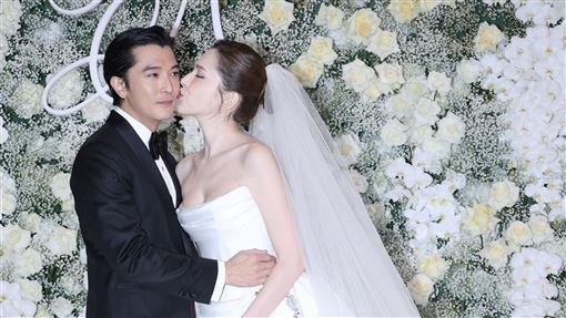 許瑋甯懷孕邱澤狂誇漂亮可愛！寵妻舉動曝