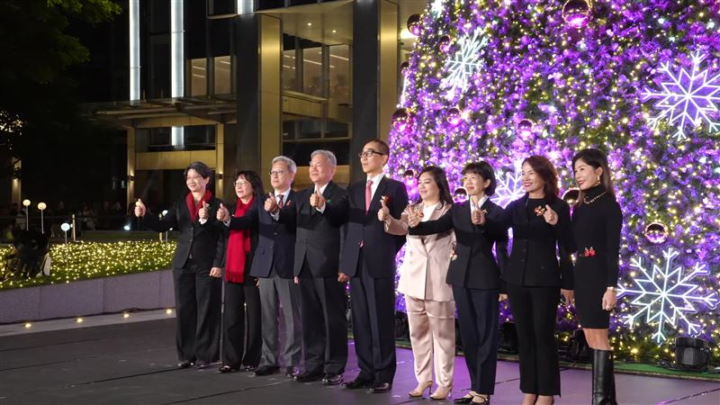 永續公益！凱基金控點亮全台最高聖誕樹
