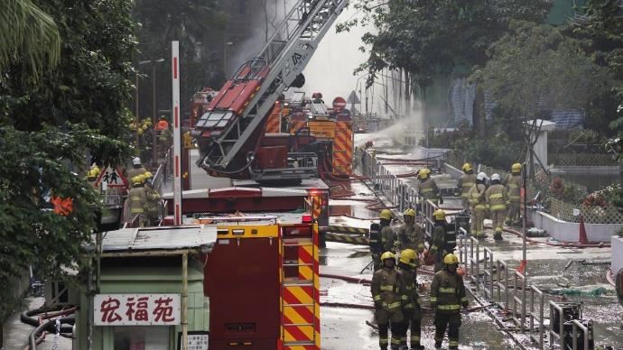 宏福苑大火，救援行動仍在進行中。（圖／翻攝自新華社）