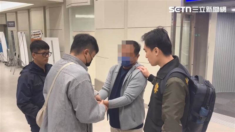 竹聯幫孝堂天母分會副會長賴彥翰從印尼被押解回台服刑。（圖／翻攝畫面）