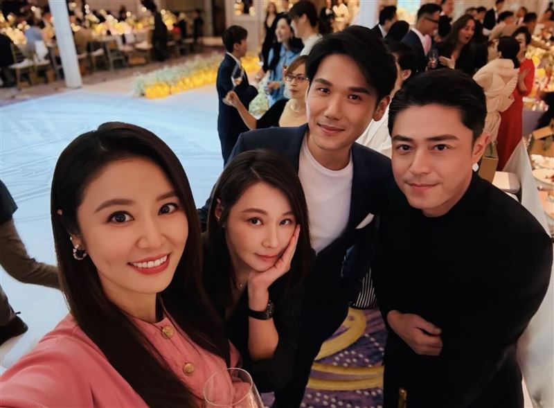 左起林心如、陳怡蓉、薛博仁、霍建華參加許瑋甯與邱澤的婚禮。（圖／翻攝自臉書）