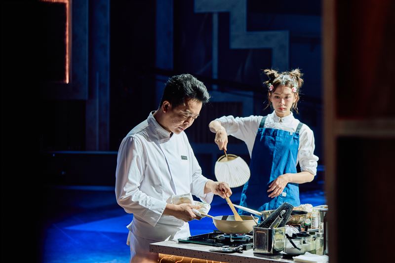 Will高郁皓(左)、安心亞搭檔氣氛緊繃。（圖／華視提供）