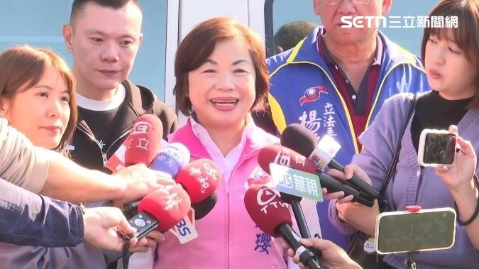 盧握手加油！楊瓊瓔：江啟臣姊弟一起登山