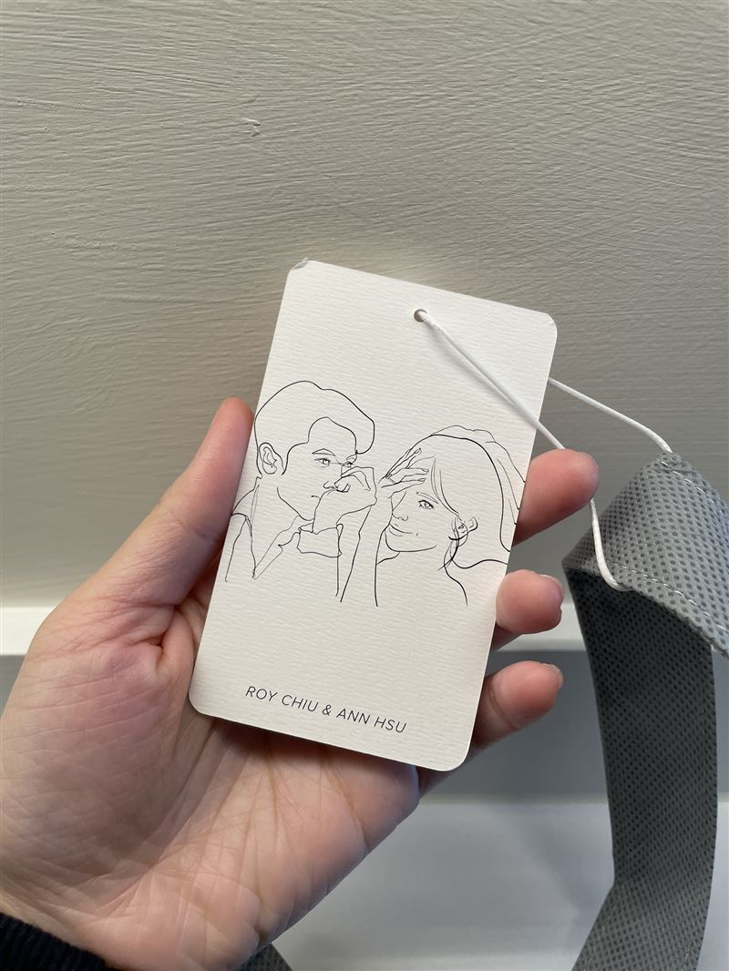 許瑋甯與邱澤的婚禮小物上還有特製吊牌。（圖／記者趙浩雲攝影）