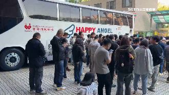 捐血送牛排太誘惑　貪食蛇人龍估700人