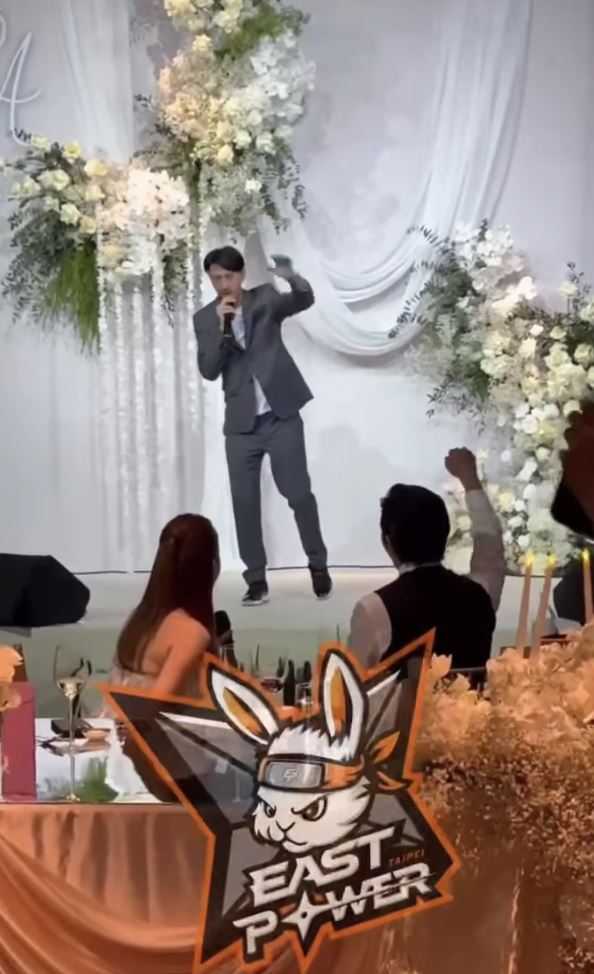 邱澤、許瑋甯舉辦婚宴，臺北伊斯特（East Power）球員管理洪鎧蔚把排球人的熱血和最滿的祝福直接送到現場！（圖／翻攝自eastpower2021 IG)