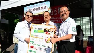 亞大附醫助辦樂齡嘉年華！協助長者做檢測