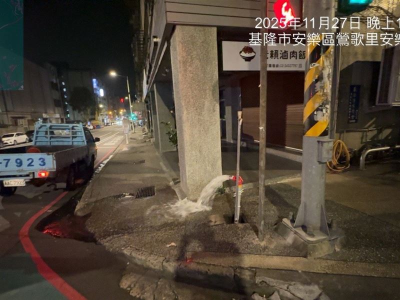 基隆河八堵抽水站驚傳油污事件，台水公司緊急祭出補救措施。（圖／翻攝畫面）