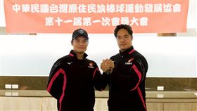 林智勝重新回任原棒協理事長，與王勝偉再次交接。（圖／原棒協提供） 