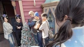 JO1成員在香港迪士尼插隊引發熱議。（圖／翻攝自X平台 @korekoretyan）