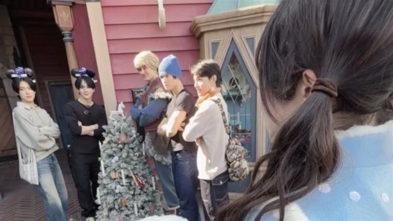 MAMA男團跑去香港迪士尼　插隊又制止拍照