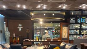 內部裝潢與星巴克非常相似。（圖／翻攝自X平台 @SunyoungP29745）