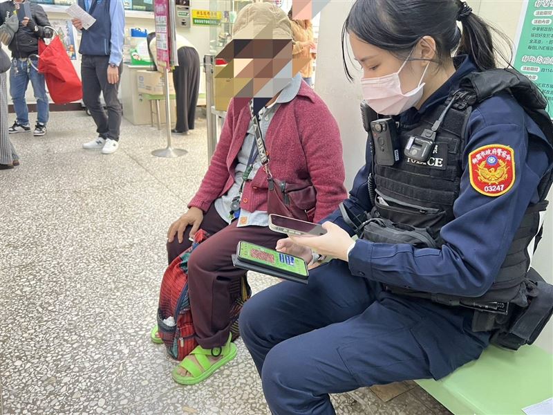 警方發現自稱外籍人士的男子連「English」都拼錯。（圖／翻攝畫面）