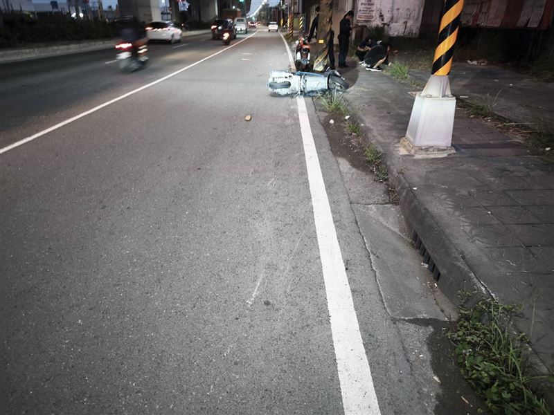 警方目前正在釐清車禍原因中。（圖／翻攝畫面）