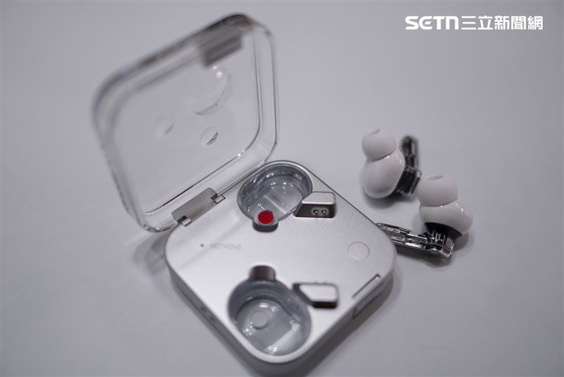 鋁金屬充電盒觸感扎實