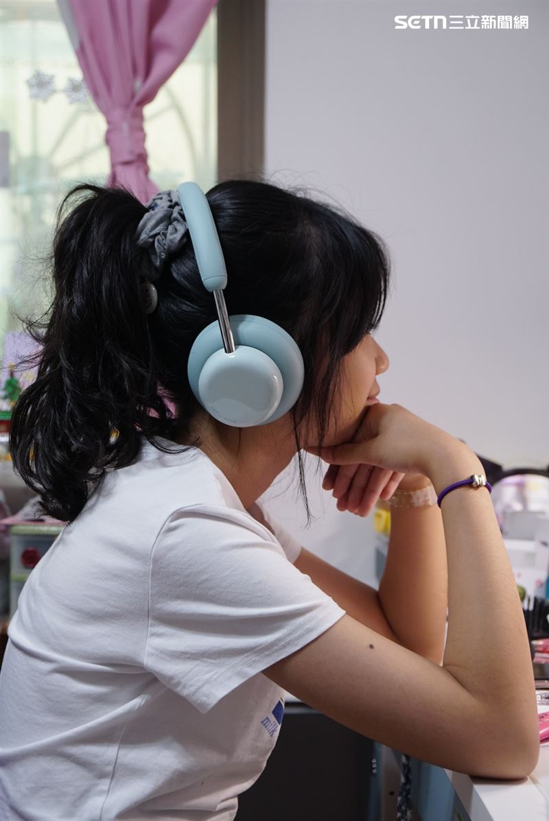 CMF Headphone Pro單次充電可連續播放100小時