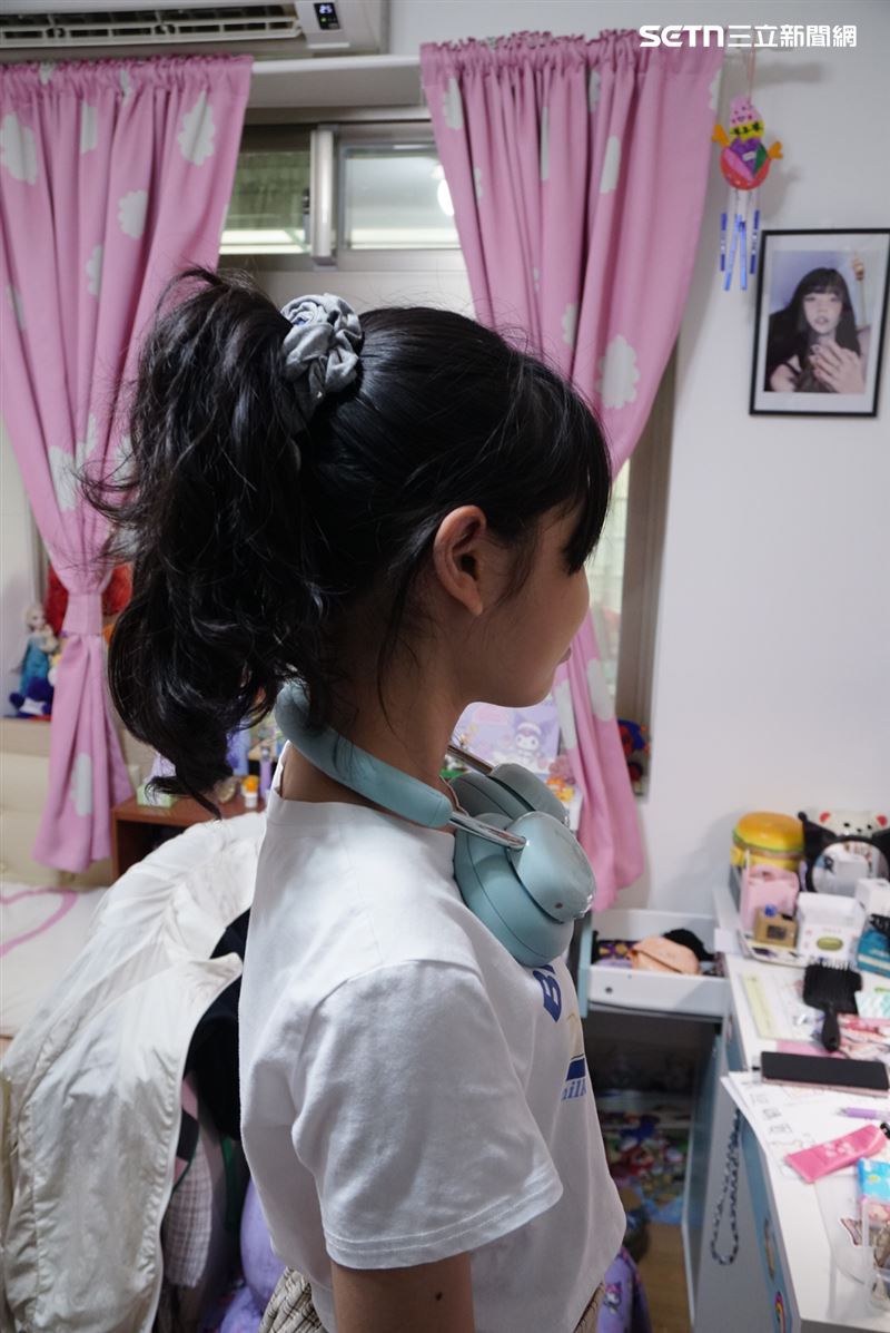 CMF Headphone Pro搭配衣服十分好看