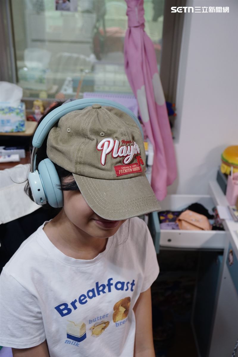 CMF Headphone Pro搭配衣服十分好看