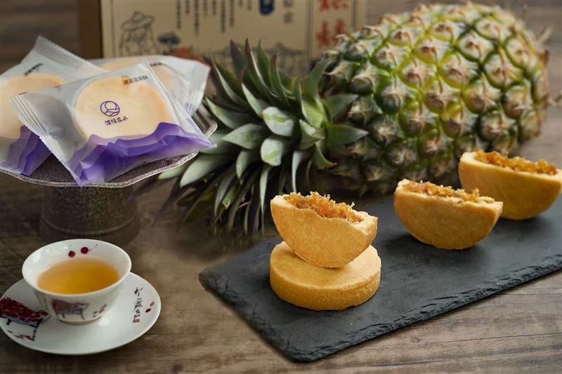 鳳梨酥使用在地小農契作的關廟鳳梨製成，確保品質美味穩定。（業者提供）