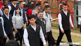 行政院長卓榮泰（揮手）出席花蓮關懷盃開幕典禮。（圖／記者張沛嘉攝影）