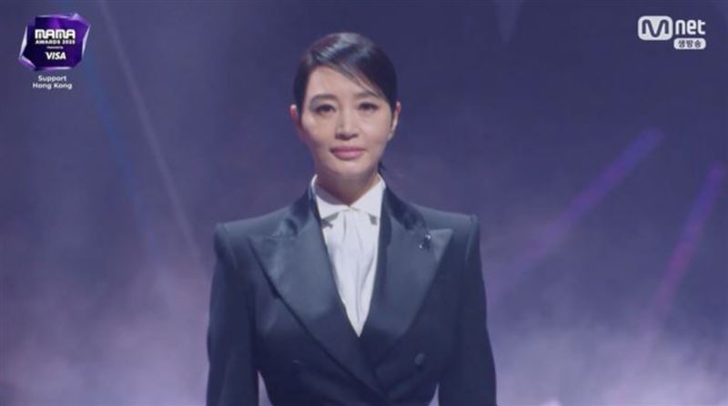 大咖影后現身MAMA 不忍了哽咽悼香港大火