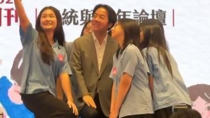 賴清德和學生合照「1動作」曝!網被甜暈
