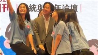 賴清德和學生合照「1動作」曝！網被甜暈