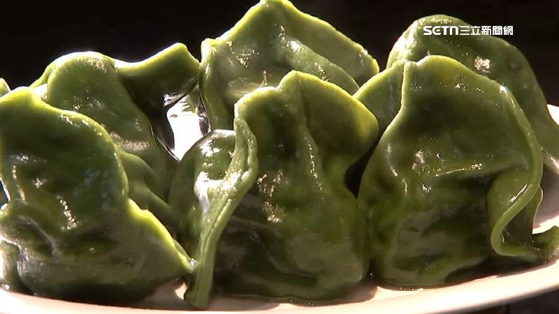 知名水餃店的綠藻皮干貝水餃