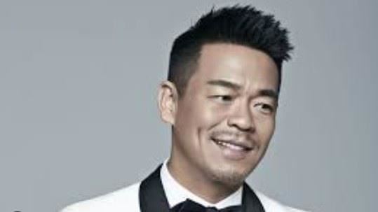 孫浩當街偷尿被拍!硬漢形象秒崩