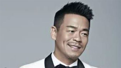 孫浩當街偷尿被拍！硬漢形象秒崩