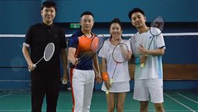 隊長謝承均（右起）帶領團員六月合影。(圖／陳孝志提供）