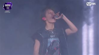 韓團台成員講英文挨轟　改中文小粉紅照罵