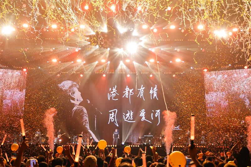 周華健高雄開唱，用紀念影片緬懷已故的音樂戰友屠穎，以真摯歌聲向老友致敬。（圖／滾石唱片提供）