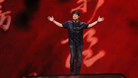 周華健高雄開唱，用紀念影片緬懷已故的音樂戰友屠穎，以真摯歌聲向老友致敬。（圖／滾石唱片提供）