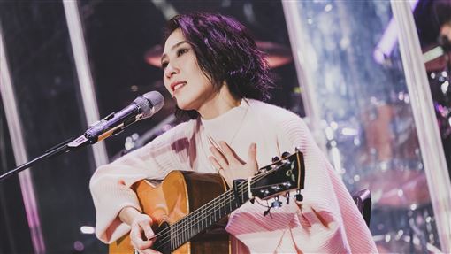 戴佩妮演唱出意外！驚喊活到快50歲第一次