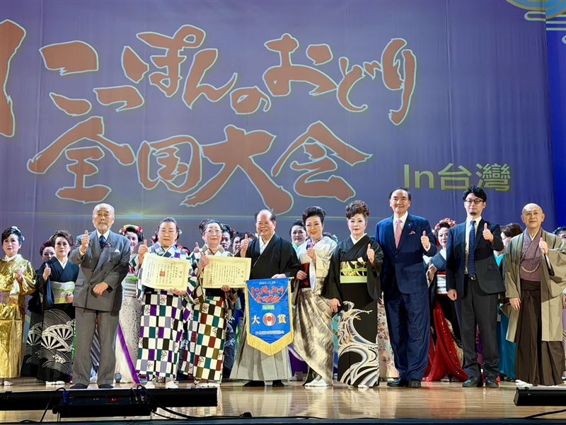 「第30回 にっぽんのおどり全國大會 in 台灣」盛大舉行，日台舞踊藝術家與各界貴賓齊聚一堂，共同見證日本百年舞藝首度登台的歷史時刻。活動以舞為語，跨越國界展現文化的力量，體現日台藝術交流的深厚情誼與國際視野。（圖／必紅演藝提供）