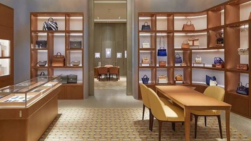 愛馬仕第五代遭資產遭侵吞！搭廉航經濟艙