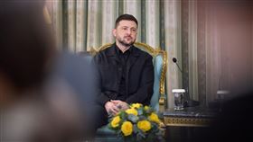 澤倫斯基正面臨戰爭與國內貪腐問題，陷入艱困挑戰。（圖／翻攝自X平台 @ZelenskyyUa）