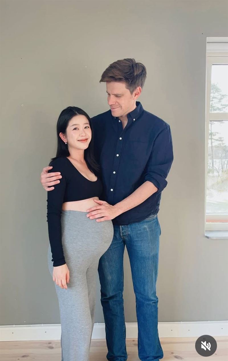 查理（左）跟老公結婚6年。（圖／翻攝自查理IG）