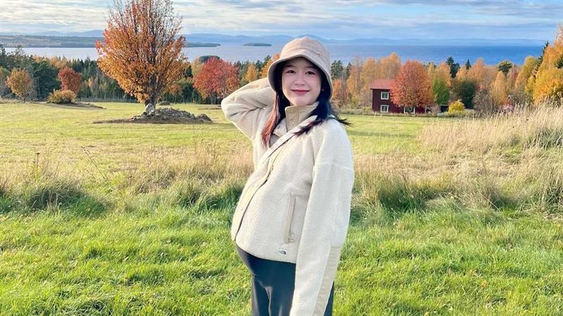 YTR查理順產混血寶寶　曬一家牽手照報喜