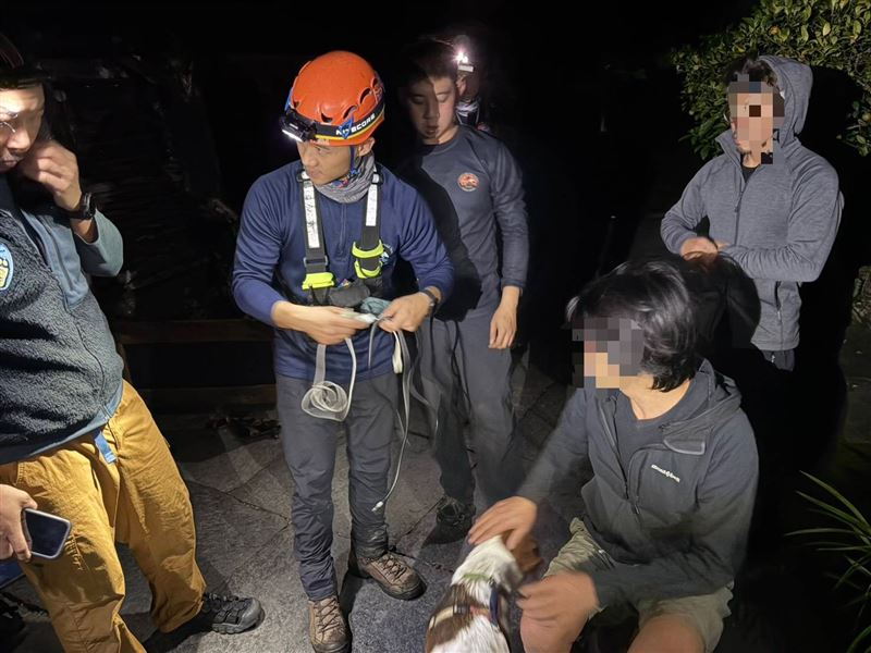 搜救隊在凌晨接觸患者，但具體誤食何物時暫時無法釐清。（圖／翻攝畫面）