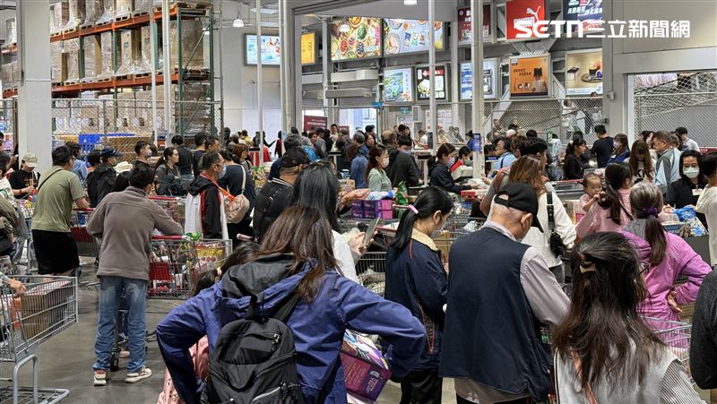 直擊／好市多黑五最後一天　民眾瘋搶1物