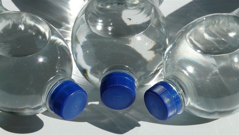 塑膠無所不在,關鍵在「用對方式」。營養師彭逸珊提醒,用錯材質恐影響荷爾蒙,特別是外食族,並分享6招無痛減塑法。(示意圖/PIXABAY)