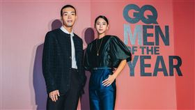 牧森（左）攜手師妹袁漠遙一同出席《GQ Men of the Year》。（ 圖／周子娛樂提供）