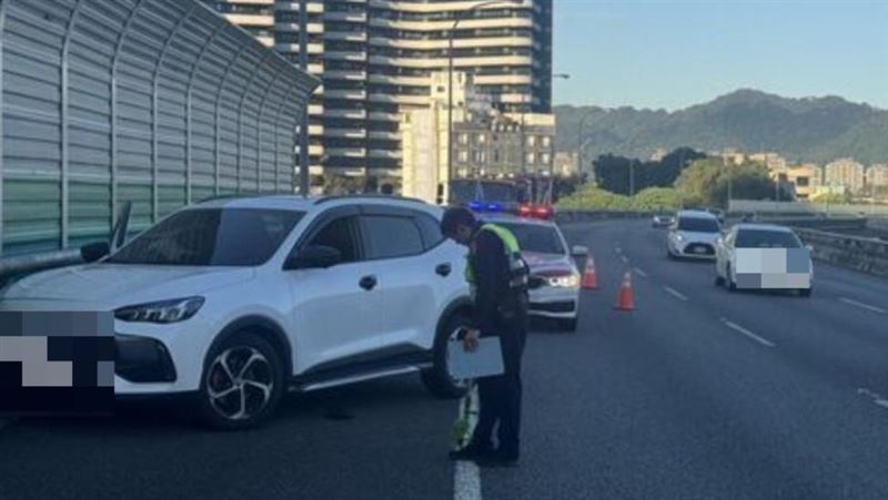 國3驚悚車禍!休旅車駕駛突昏迷衝撞護欄