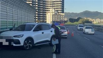 新北,國道3號,駕駛昏迷,撞護欄,車禍。（圖／翻攝畫面）