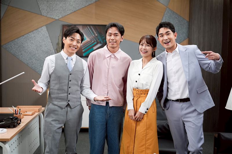 張瑞夫（左二）驚喜客串《百味人生》。（圖／三立提供）