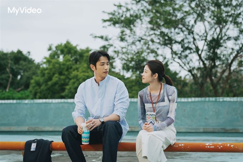 劉以豪（左）坦言人生曾有「被困住」而迷失方向的階段。（圖／愛奇藝國際版、壹壹影業提供）