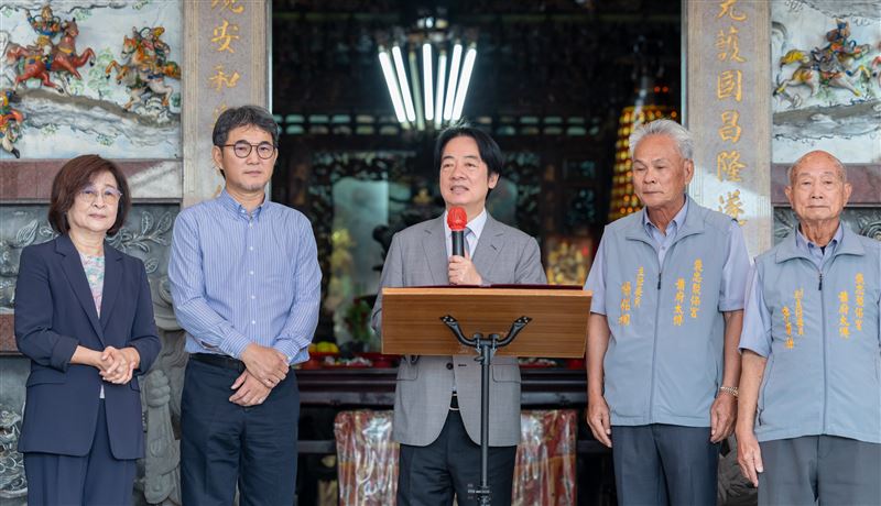 參拜褒忠聚保宮　賴清德談中國威脅