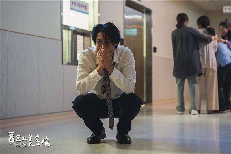 連晨翔擔心陳孝萱的病情 崩潰大哭。（圖／TVBS提供）